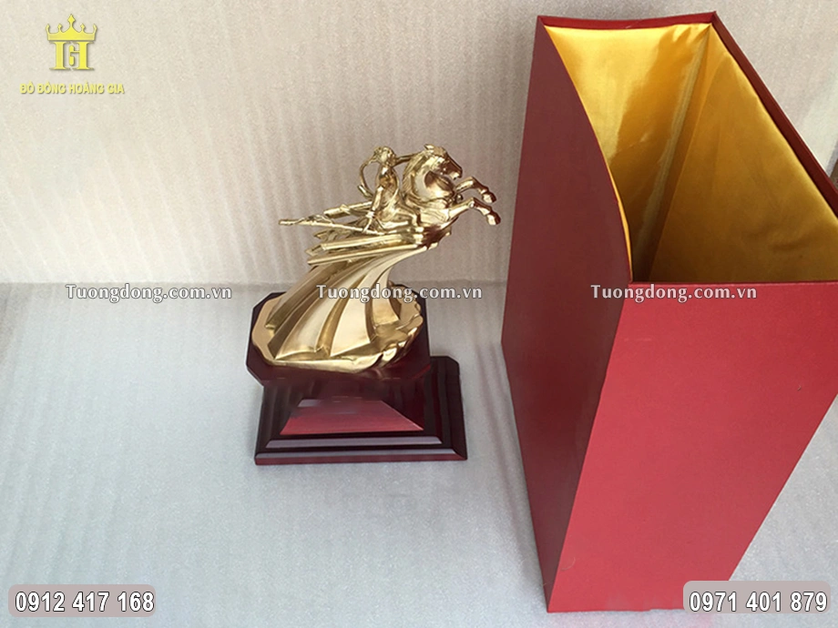 Vật phẩm có hộp quà đựng vô cùng sang trọng